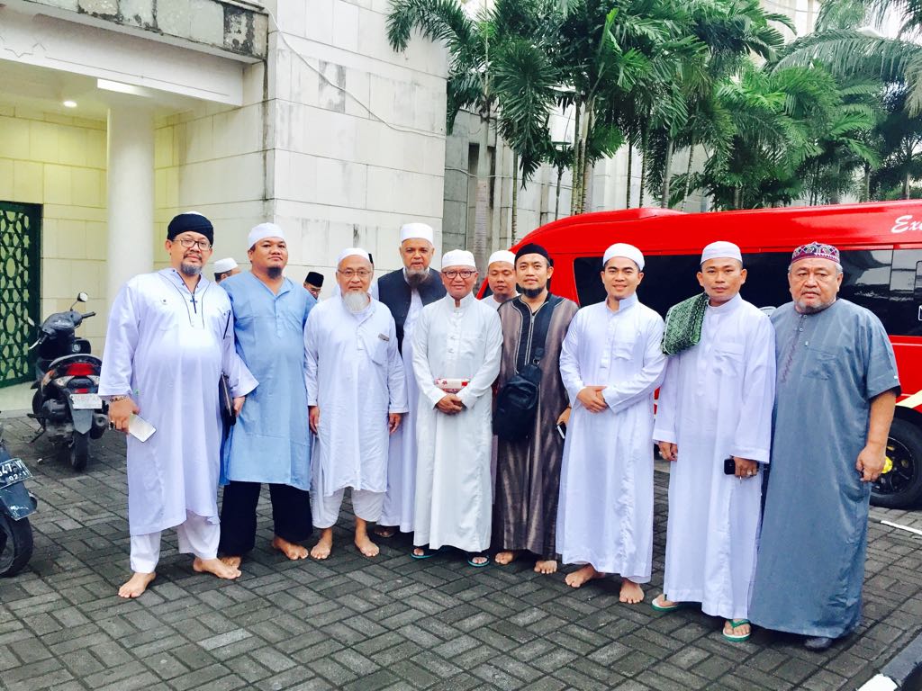 Wagub Shalat Subuh Berjamaah di Mesjid Raya Makassar