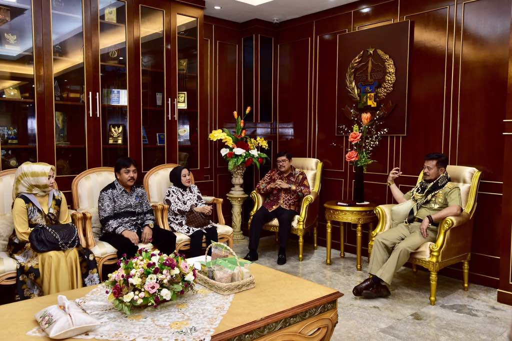 Gubernur Menerima Panitia Pertemuan Saudagar Bugis Makassar