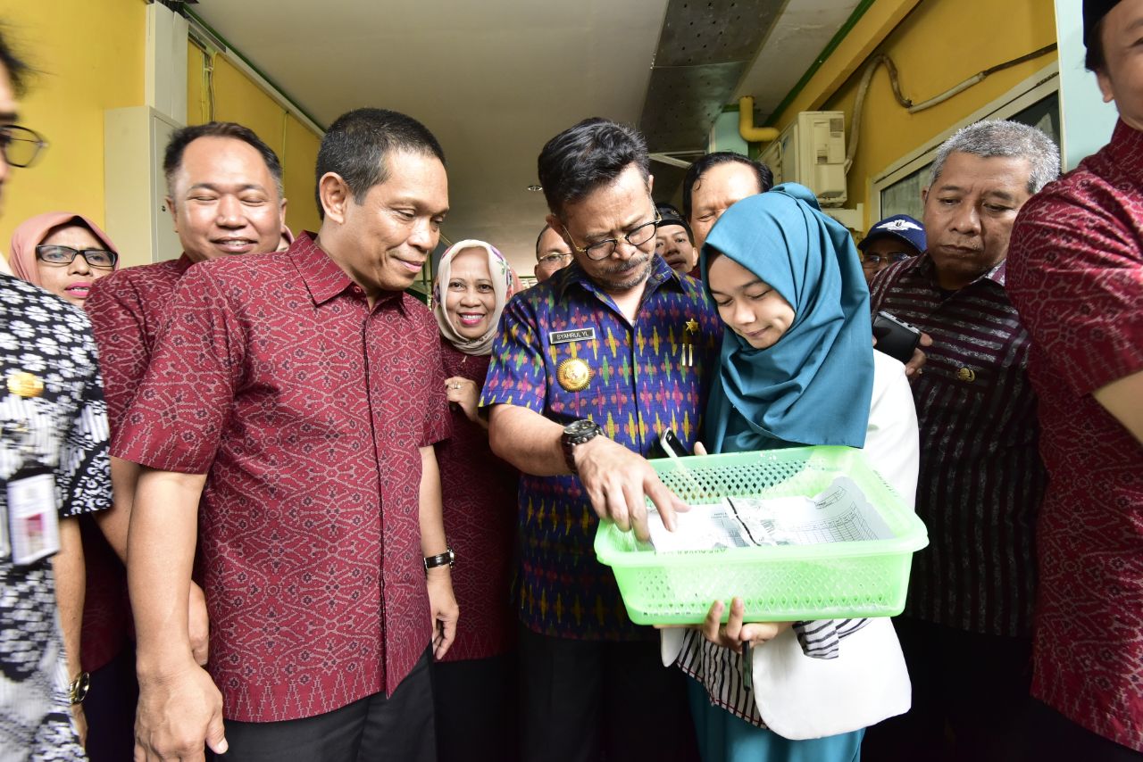 Gubernur Berkunjung ke RSUD Haji Makassar