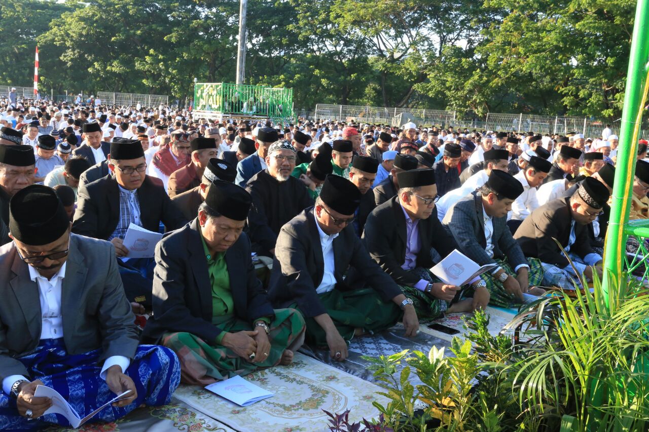 Wagub Shalat Ied di Lapangan Karebosi