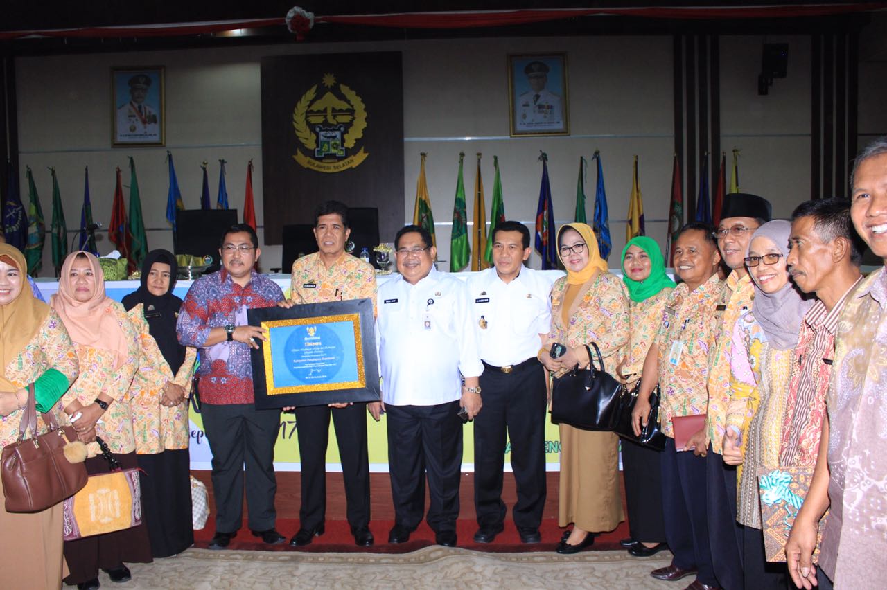 Sejumlah Instansi di Sulawesi Selatan Meraih Penghargaan Bidang Lingkungan Tahun 2017