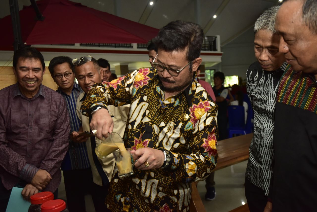 Syahrul Buka Festival Kopi Toraja