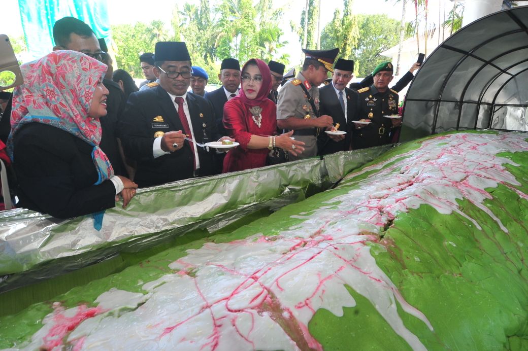 Pisang Ijo dan Baju  Bodo  Terbesar di Sulsel  Masuk Rekor 