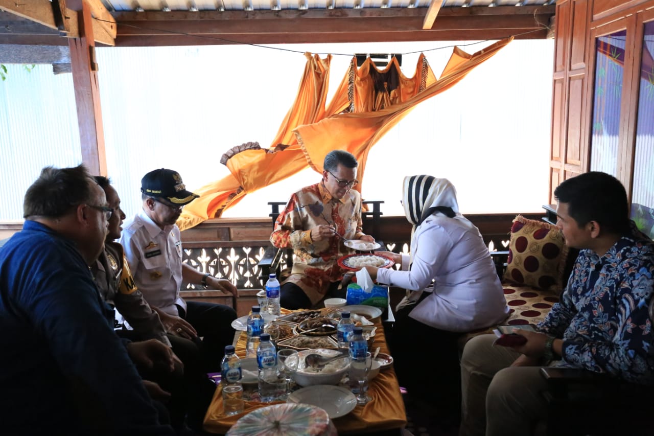 Gubernur NA Hadiri Pesta Adat Jene-Jene Sappara 