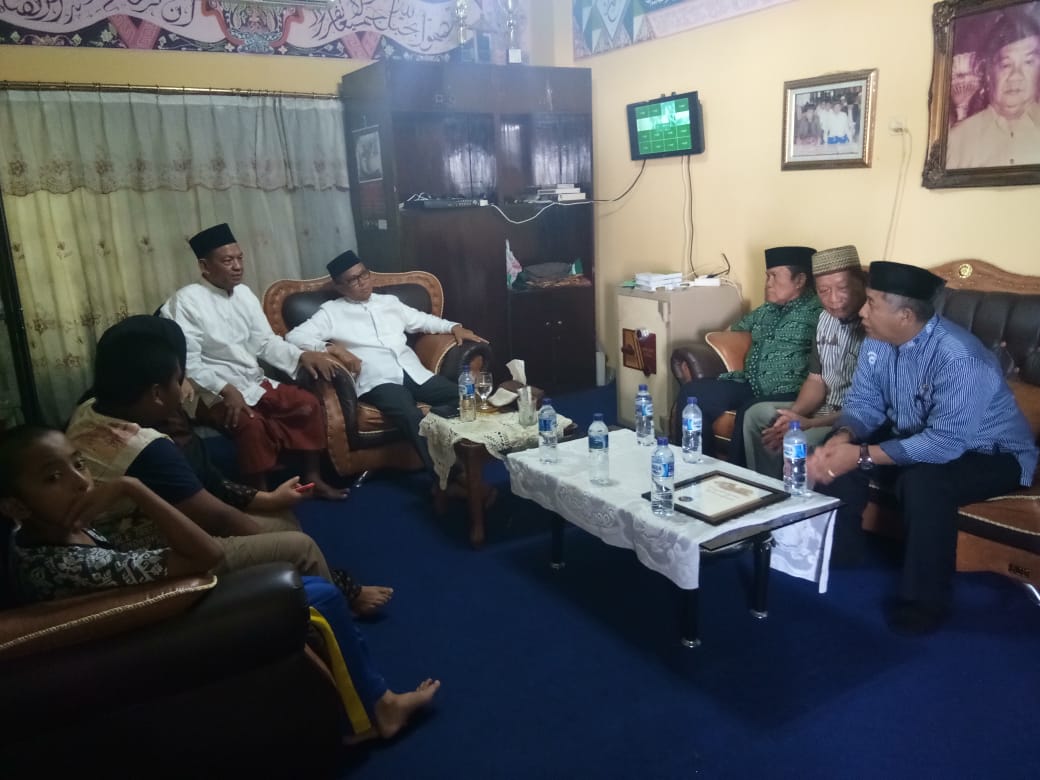 Salat di Masjid HM Asyik, Gubernur NA Minta Konstruksinya Dipertahankan
