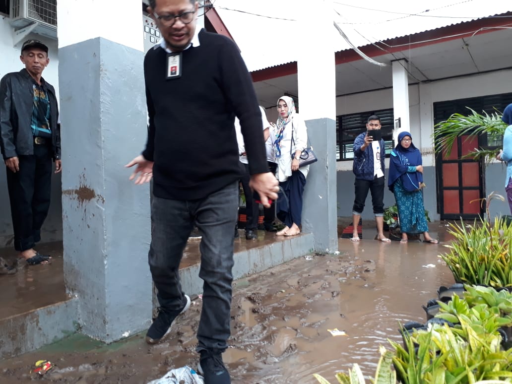 Kadisdik Sulsel Tinjau Sekolah yang Terkena Banjir di Jeneponto