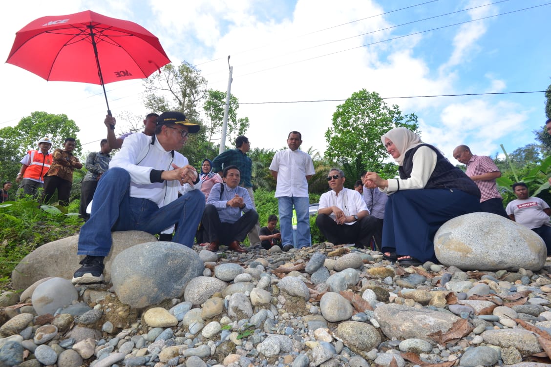 Gubernur Tinjau Progress Pembangunan Jalan Poros Seko Luwu Utara