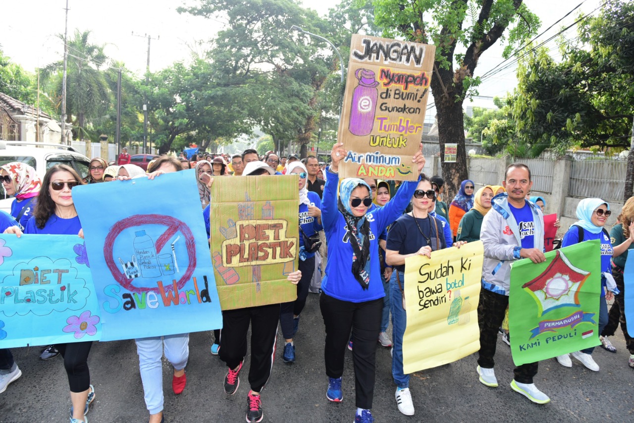 Lies F. Nurdin Kampanyekan Pengurangan Sampah Plastik Bersama Alumni SMA Kachak