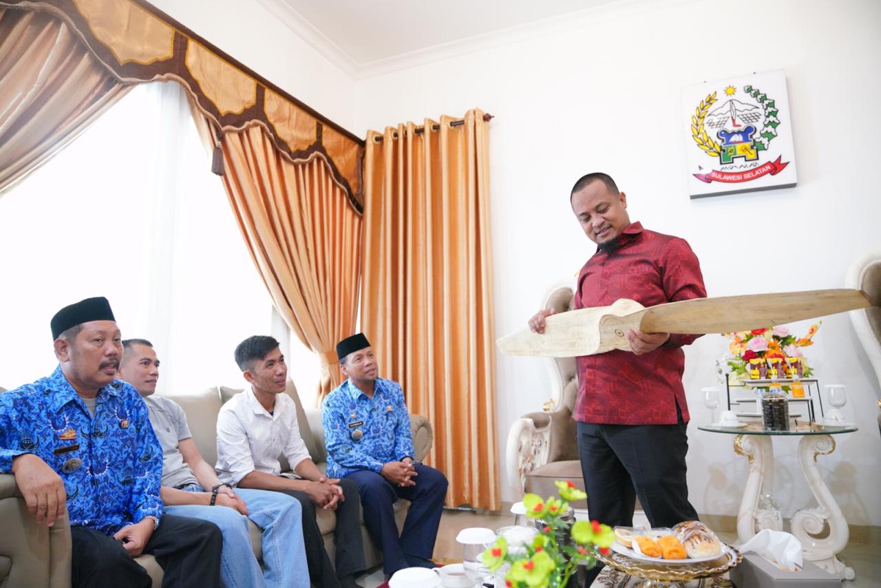 Wagub Bertemu Haerul Warga Pinrang yang Berhasil Membuat Pesawat