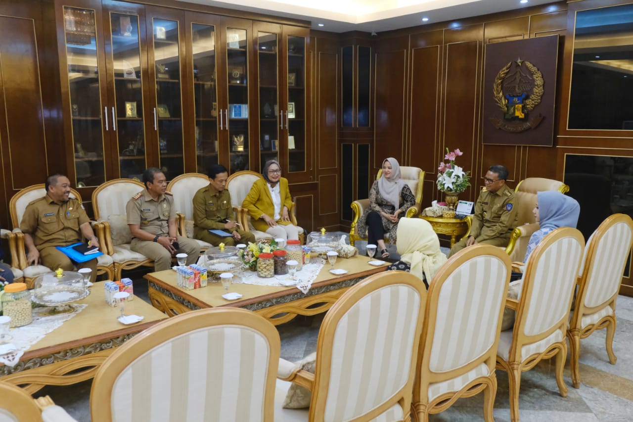 Gubernur, PT Glendale Partners Solusi Atasi Sampah Jadi Solar 