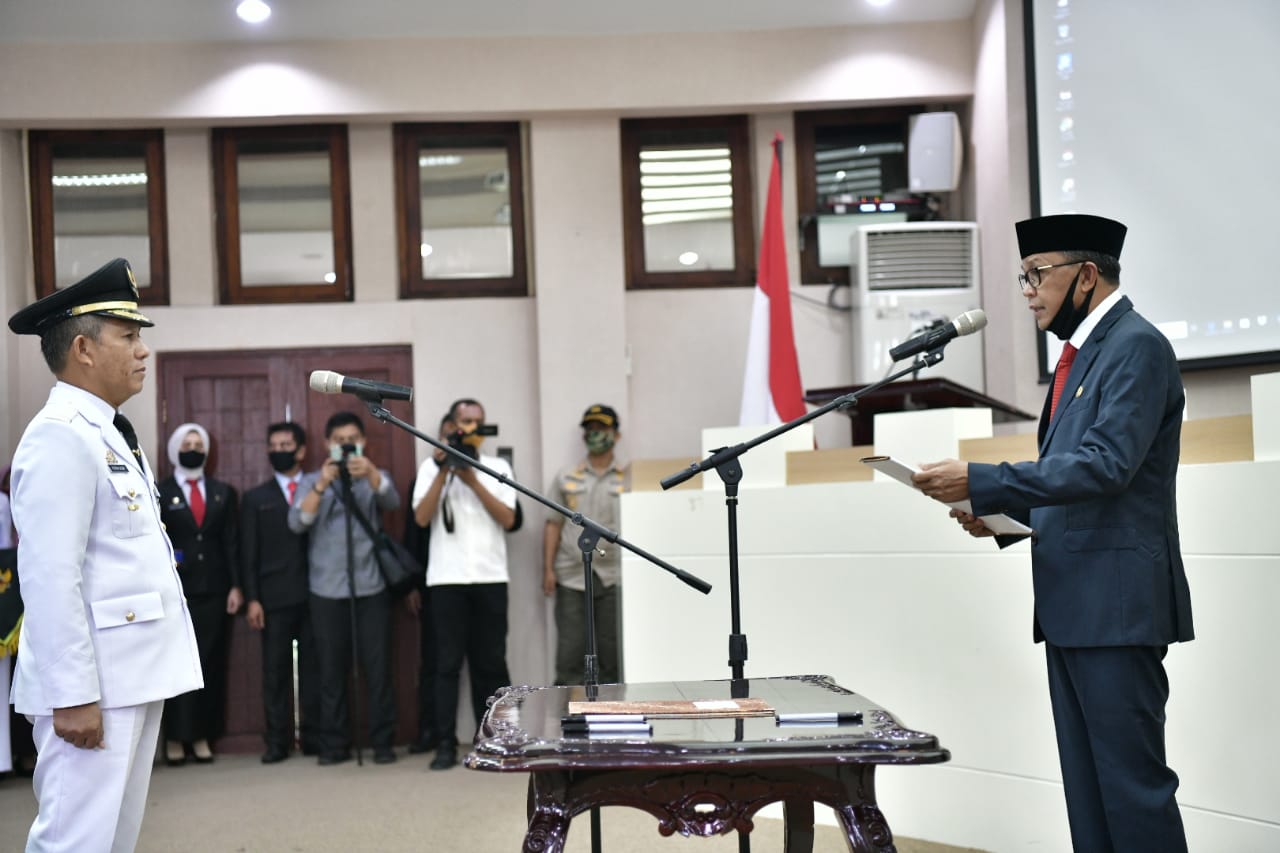 Lantik Yusran Yusuf sebagai PJ Wali Kota Makassar,Gubernur Tekankan Evaluasi Tim Agar Solid