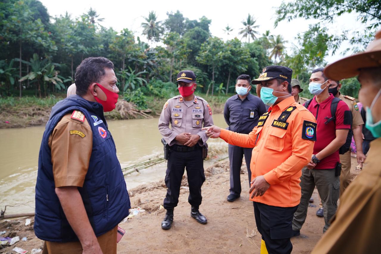 Tinjau Sungai Suli, Wagub: Normalisasi  Sungai Harus Segera Dilakukan