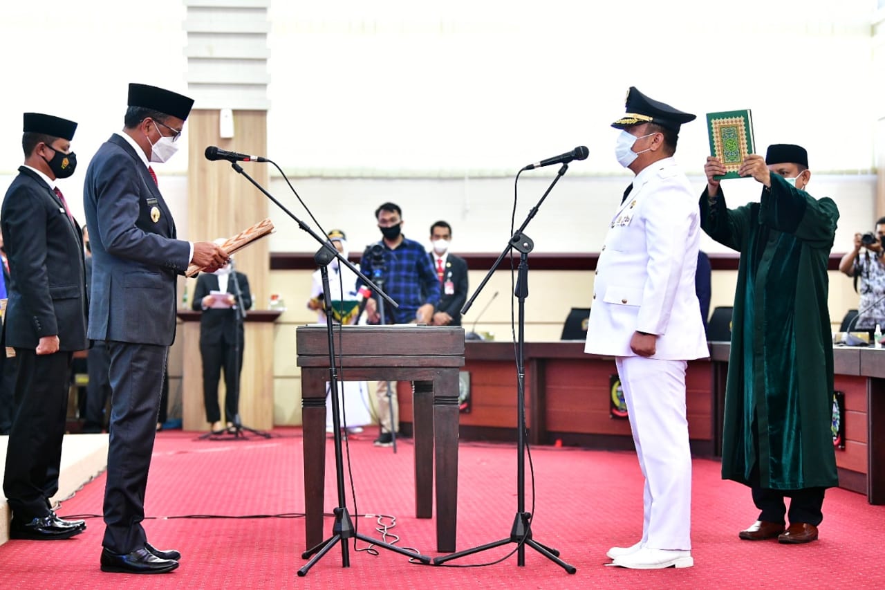 Gubernur Sulsel Lantik Irwan Bachri  Menjadi Bupati Lutim Hingga 17 Februari 2021