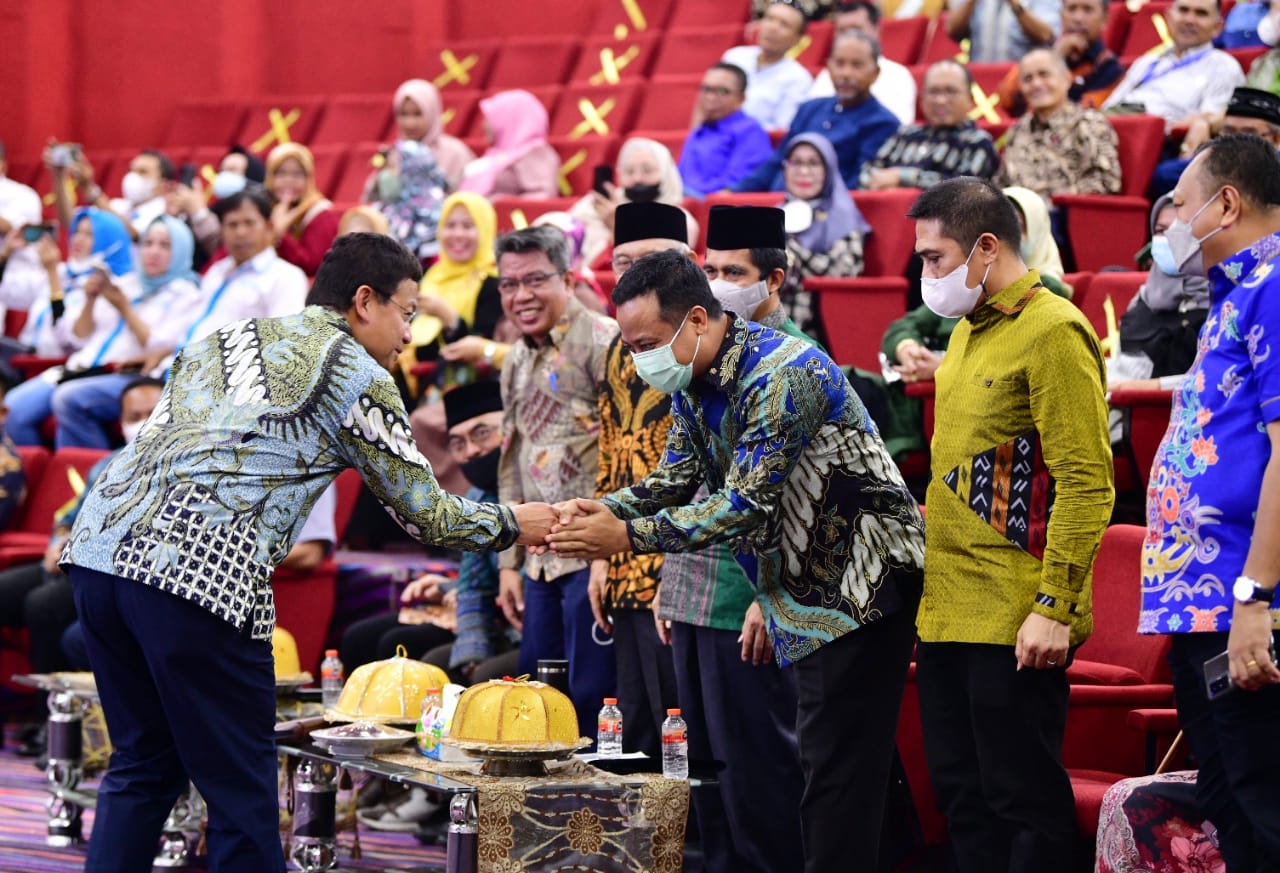 Di Acara Silaturahim Permas, Gubernur Andi Sudirman Akrab Berbaur Bersama Tokoh-tokoh Selayar