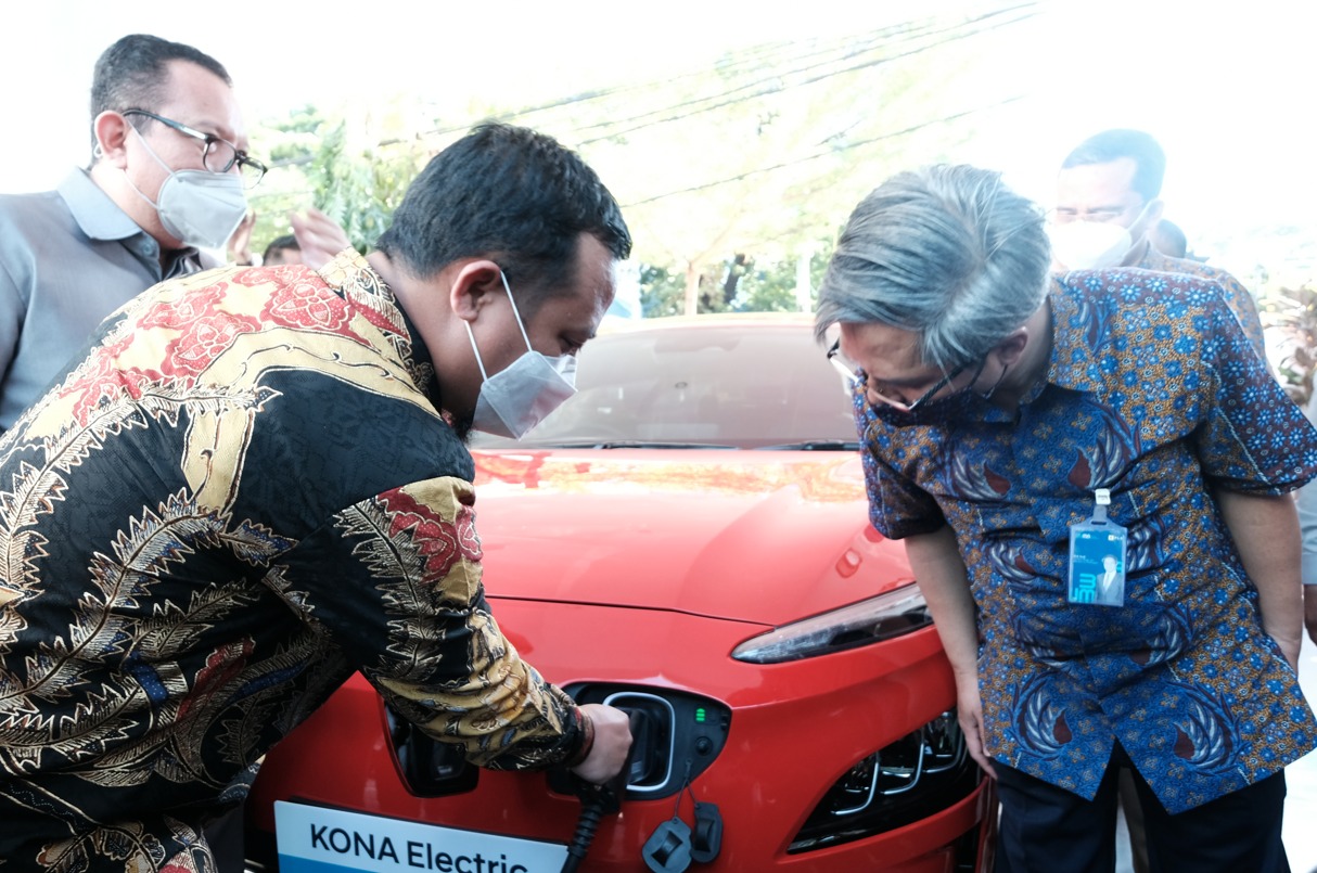 Gubernur Sulsel Gunakan Layanan Home Charging, Kendaraan Listrik Semakin Diminati di Makassar