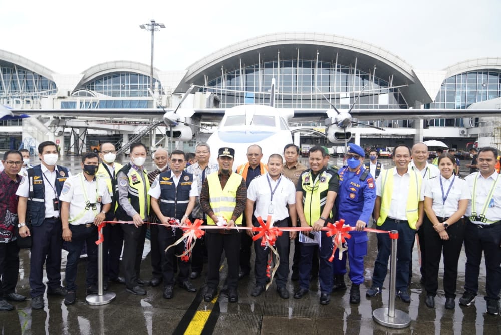 Gubernur Andi Sudirman Resmikan Penerbangan Rute Makassar - Bone - Kendari dan Makassar - Bone - Balikpapan