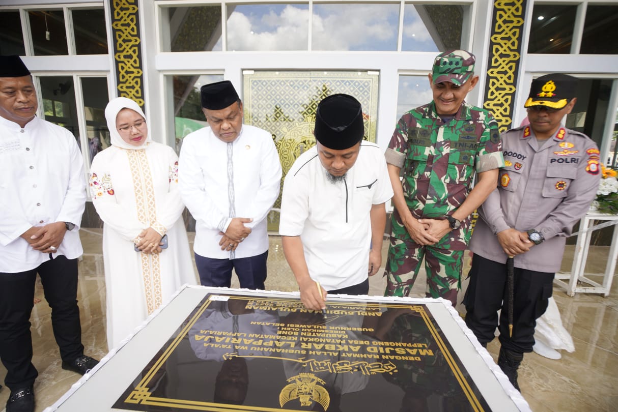 Resmikan Masjid Akbar Lappariaja, Gubernur Andi Sudirman Ajak Masyarakat Makmurkan Masjid dan Beri Kenyamanan Bagi Musafir