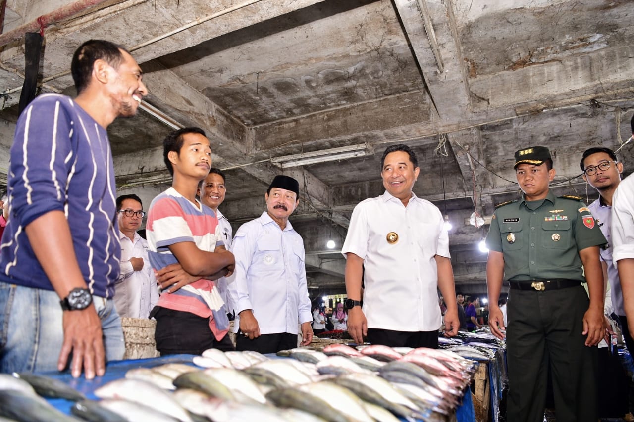Pj Gubernur Sulsel Kunjungi Pasar Minasa Maupa Gowa, Harga Kebutuhan Pokok Masih Terkendali 