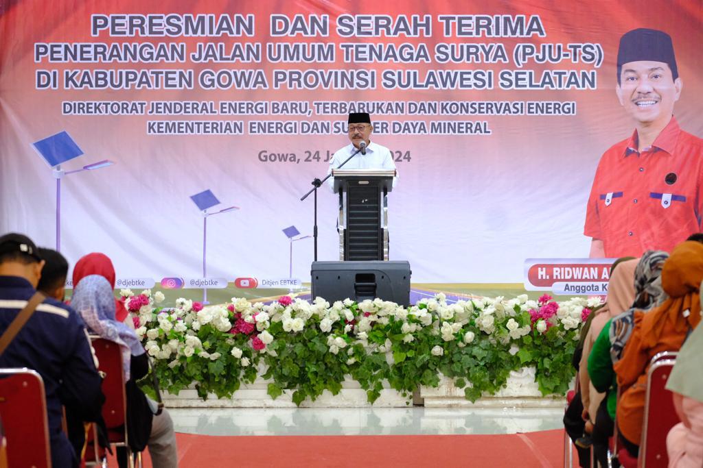 Pemkab Gowa Terima Penerangan Jalan Umum Tenaga Surya dari Kementerian ESDM