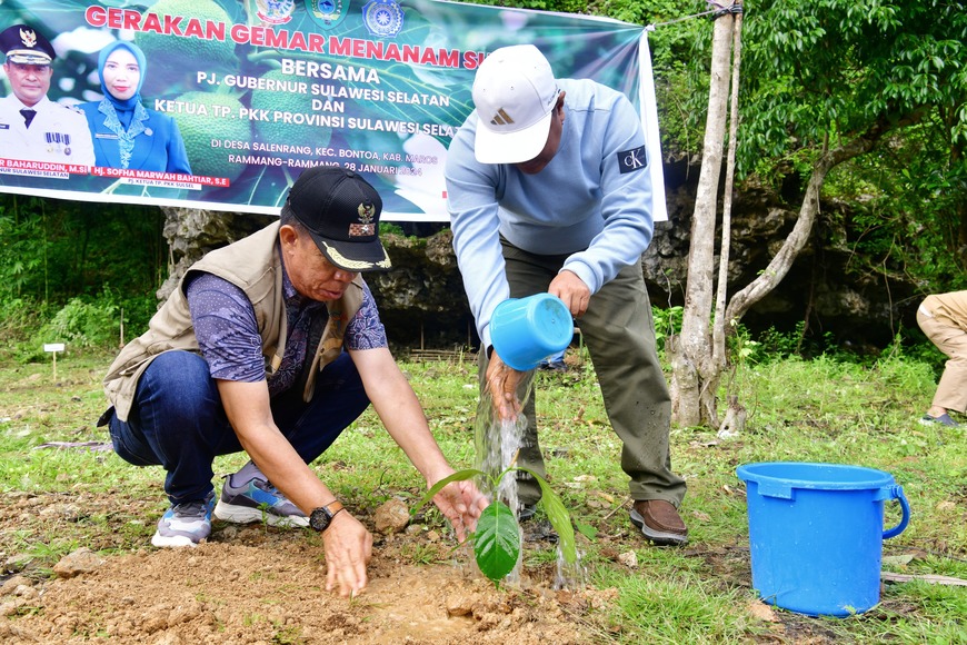 Pj Gubernur Sulsel Komitmen Tingkatkan Daya Tarik Wisata Rammang-rammang