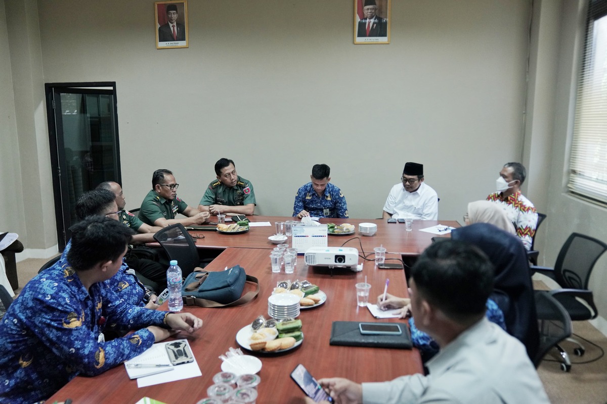 Sejumlah PJU Kodam XIV/Hsn Mewakili Pangdam Menghadiri Rapat Penyusunan Peraturan Gubernur Sulsel