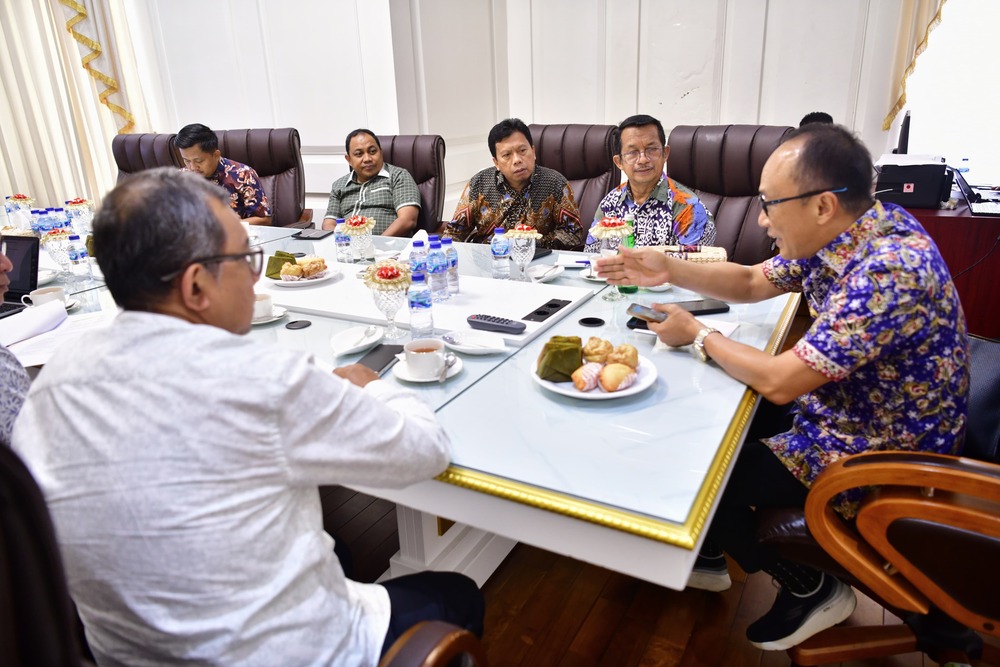 Capai Target Pendapatan 200 Persen, Manajemen RSUD La Mappapening Temui Penjabat Gubernur Sulawesi Selatan Prof Zudan untuk Tingkatkan Layanan