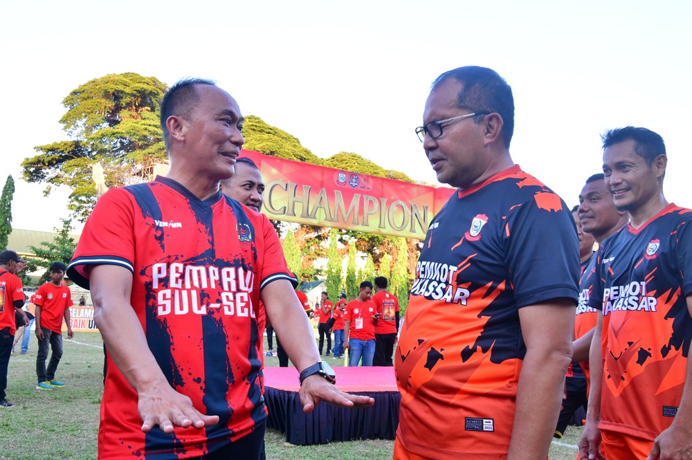 Tim Pemprov Sulsel Vs Tim Pemkot Makassar Eksibisi di Piala Walikota Cup