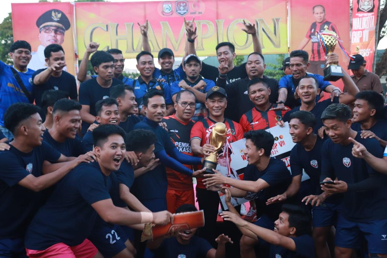 Pangkoops Udara II Berlaga Bersama Pj Gubernur Sulsel dan Walikota Makassar Tutup Turnamen Sepak Bola Wali Kota Cup 2024
