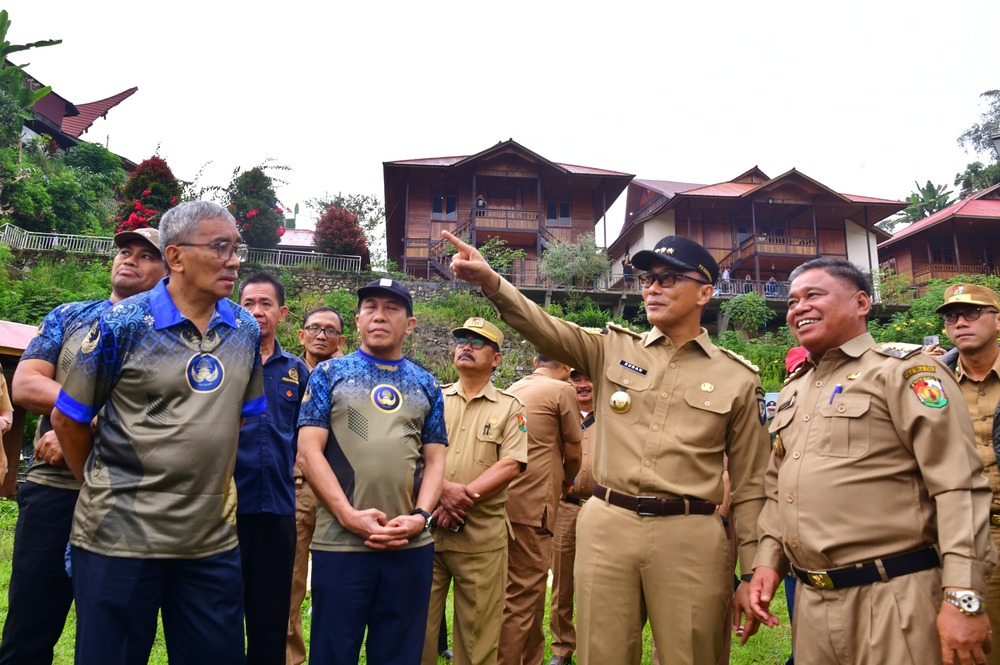 Tinjau SMA Negeri 11 Toraja Utara, Pj Gubernur Sulsel Langsung Programkan untuk Perbaikan