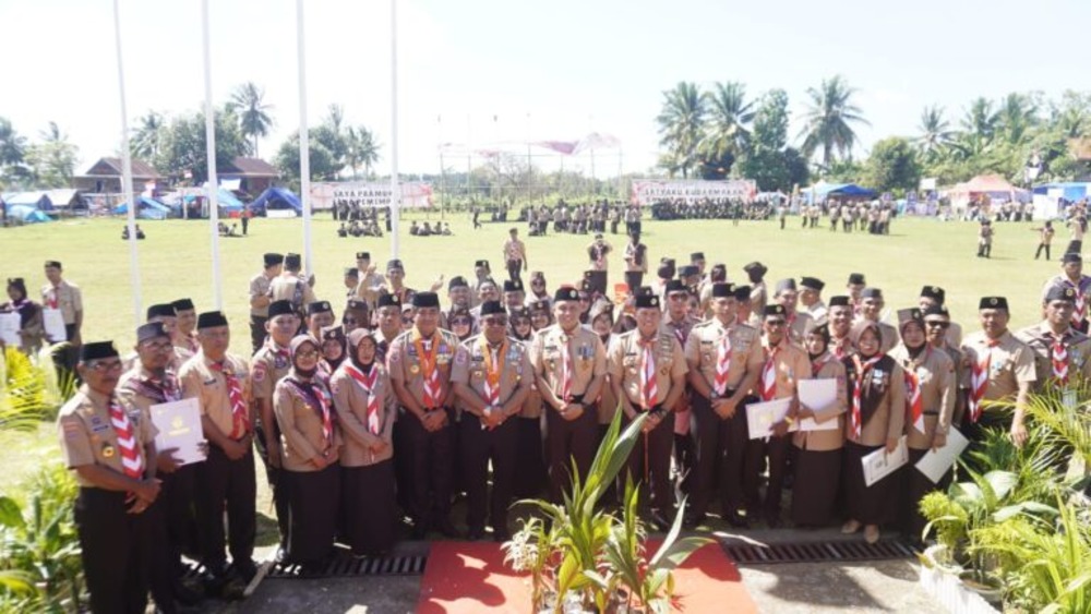 Pj. Bupati Bone Andi Winarno Eka Putra, S.STP., MH. bertindak sebagai Inspektur Upacara dalam peringatan Hari Pramuka ke-63 Tahun