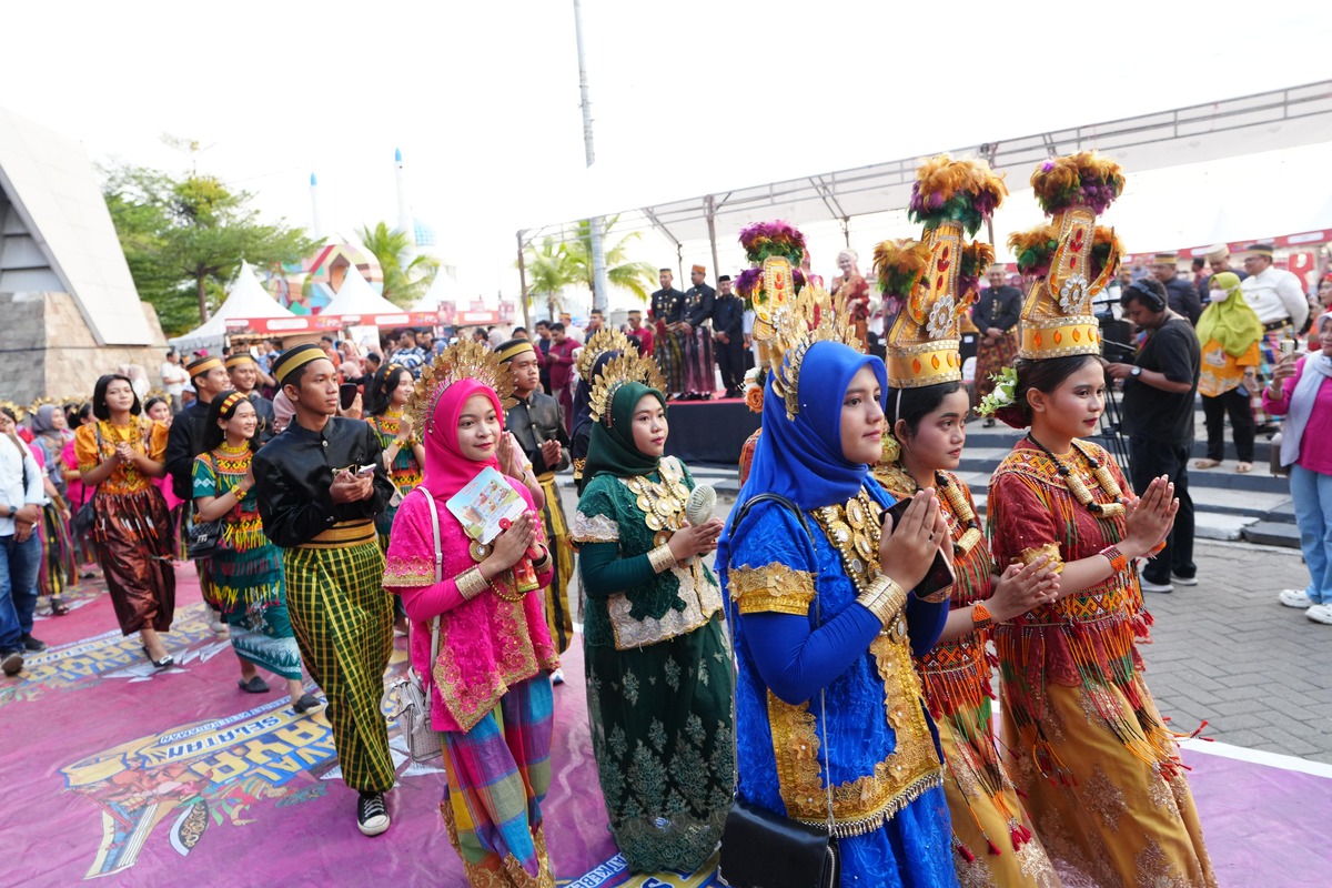 Kostum Karya Anak Disabilitas Warnai Kirab Budaya Sulsel