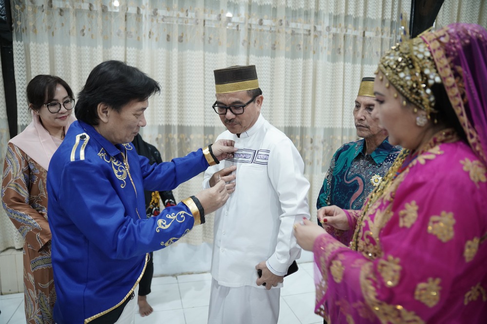 Jufri Rahman dan Isteri Ditahbiskan Jadi Keluarga Kerajaan Kesultanan Maguindanao Filipina