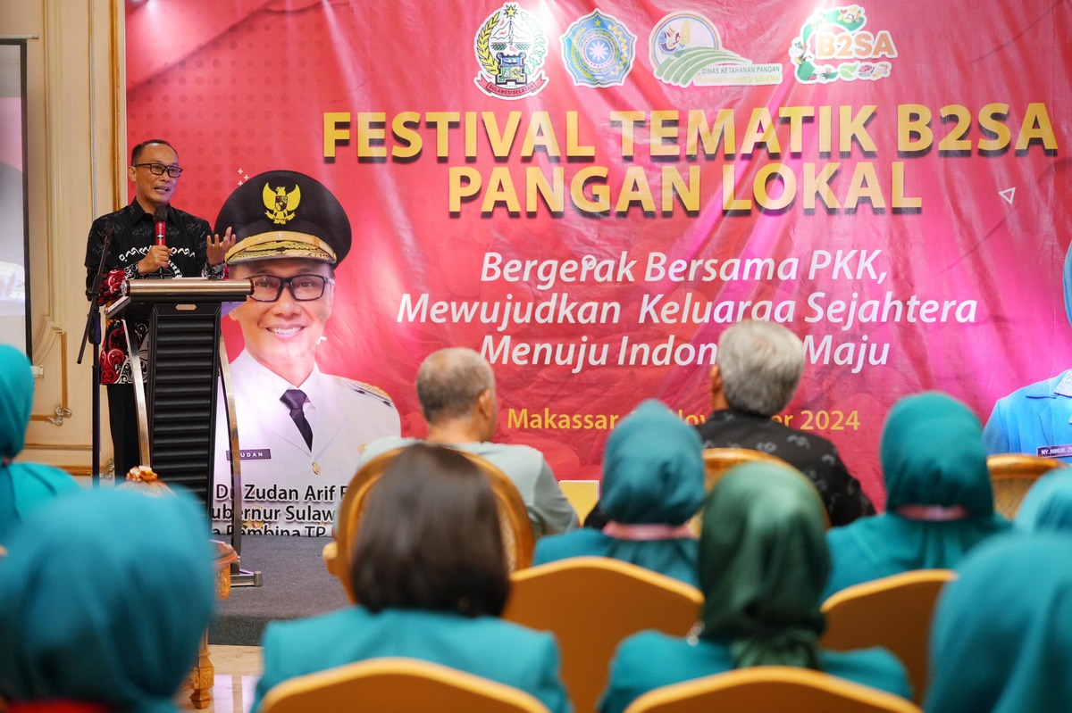 Didampingi Ninuk Zudan, Pj Gubernur Sulsel Prof Zudan Buka Lomba Pangan B2SA HKG PKK ke-52