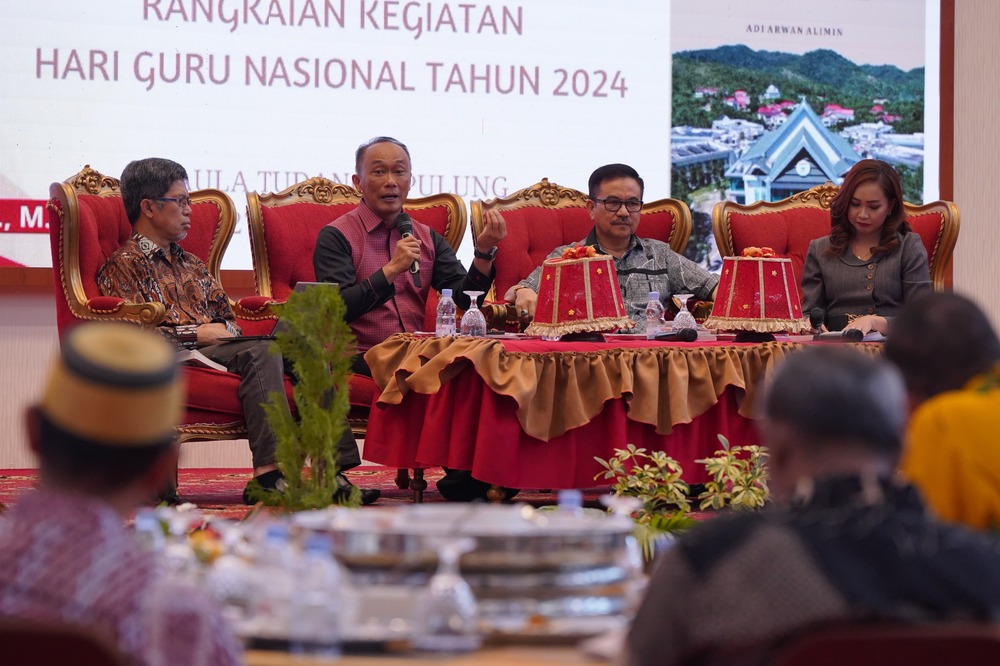 Bedah Buku 365 Hari di Tanah Mandar Menebar Cinta, Prof Zudan Ceritakan Proses Meniti Karir Dari Nol