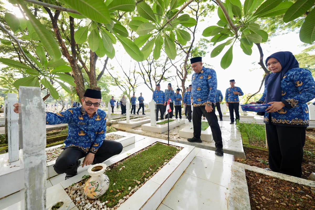 Ribuan ASN Pemprov Sulsel Ziarah ke Taman Makam Pahlawan