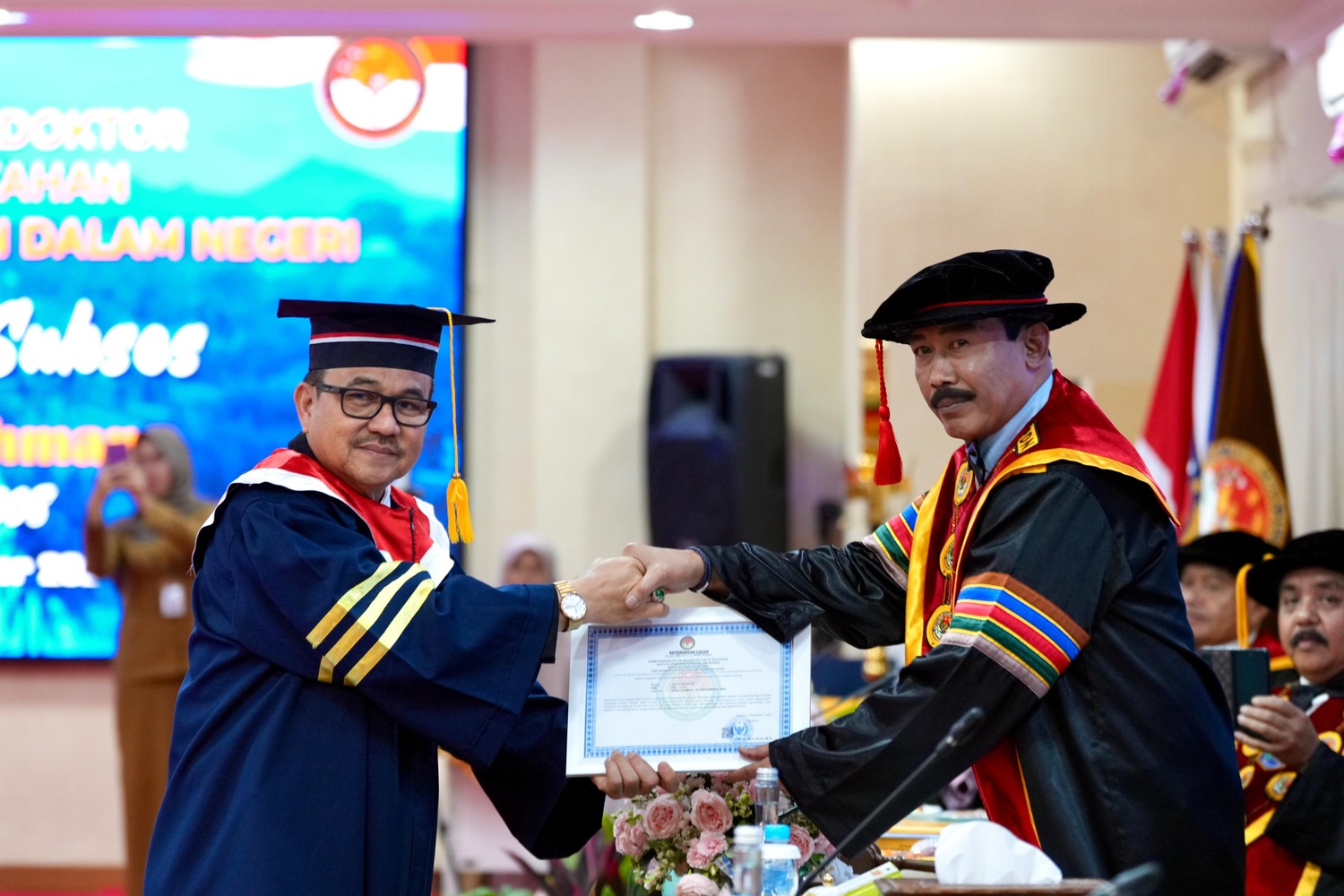 Inovasi Kepemimpinan Digital untuk Meningkatkan Kualitas Pelayanan Publik di Sulsel Antar Jufri Rahman Raih Gelar Doktor dengan Predikat Cum Laude