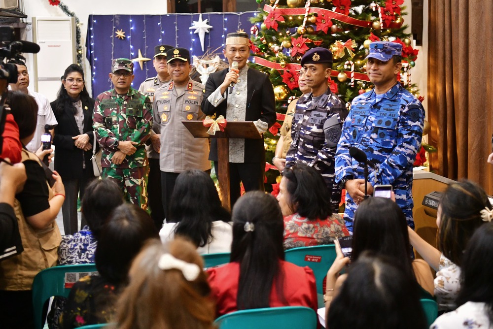 Pantau Misa Natal Tiga Gereja di Makassar bersama Forkopimda, Pj Gubernur Prof Zudan Sampaikan Pesan Damai