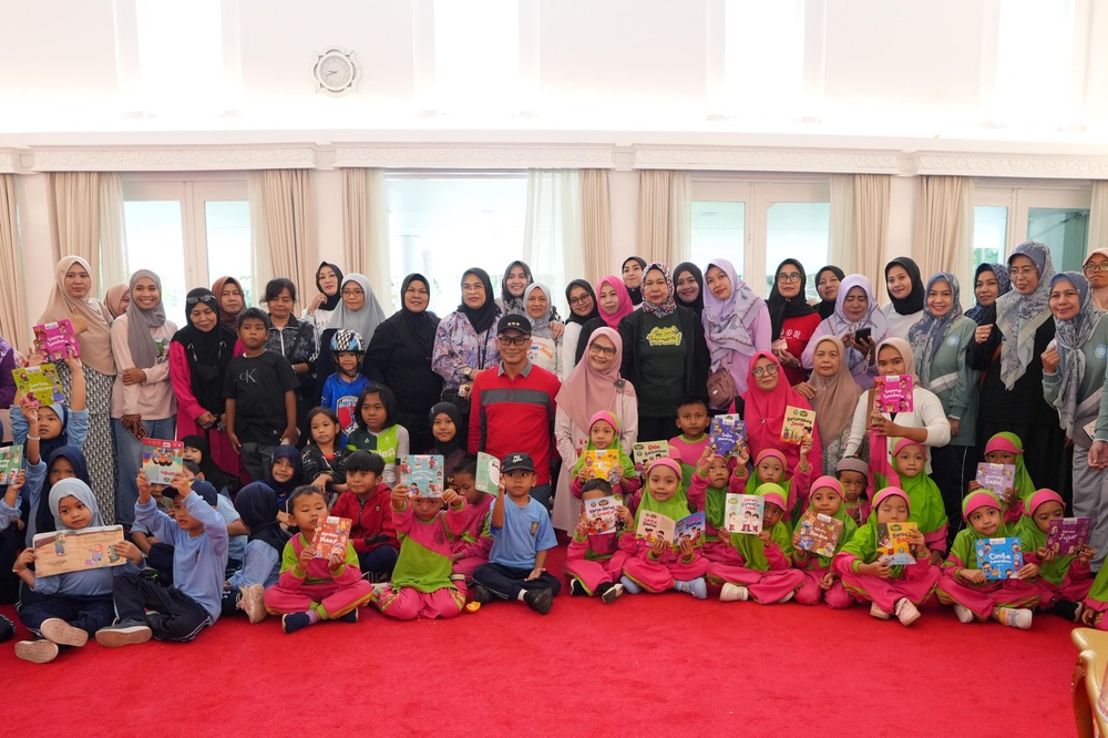 Minggu Ceria, Pj Gubernur dan Bunda PAUD Sulsel Bermain Bersama Anak-Anak di Rujab