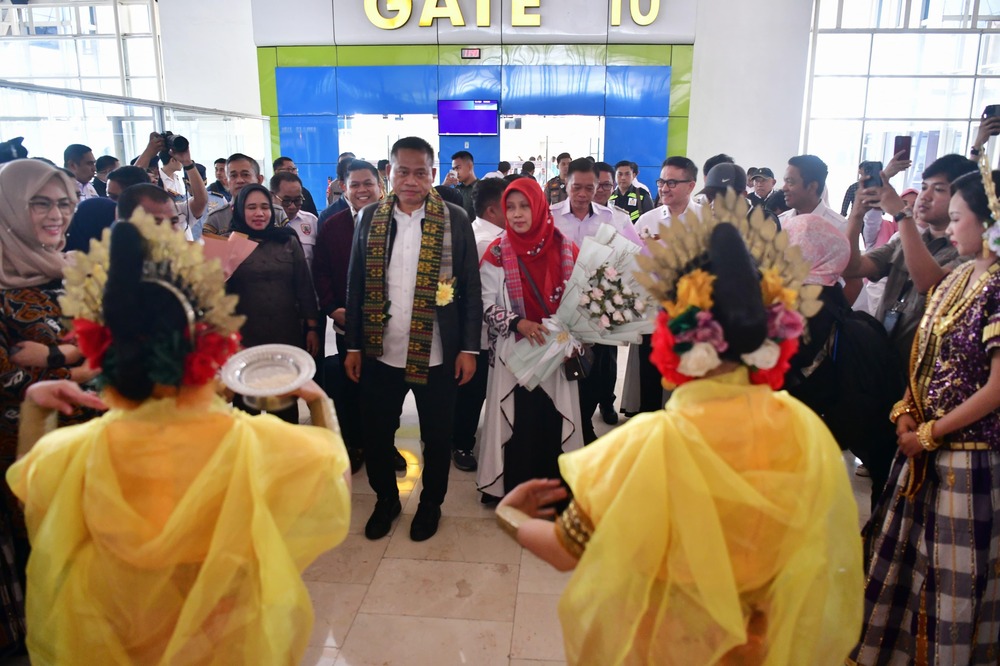 Tiba di Makassar, Pj Gubernur Sulsel Prof Fadjry Djufry Disambut Hangat Kepala OPD, Forkopimda, dan Masyarakat