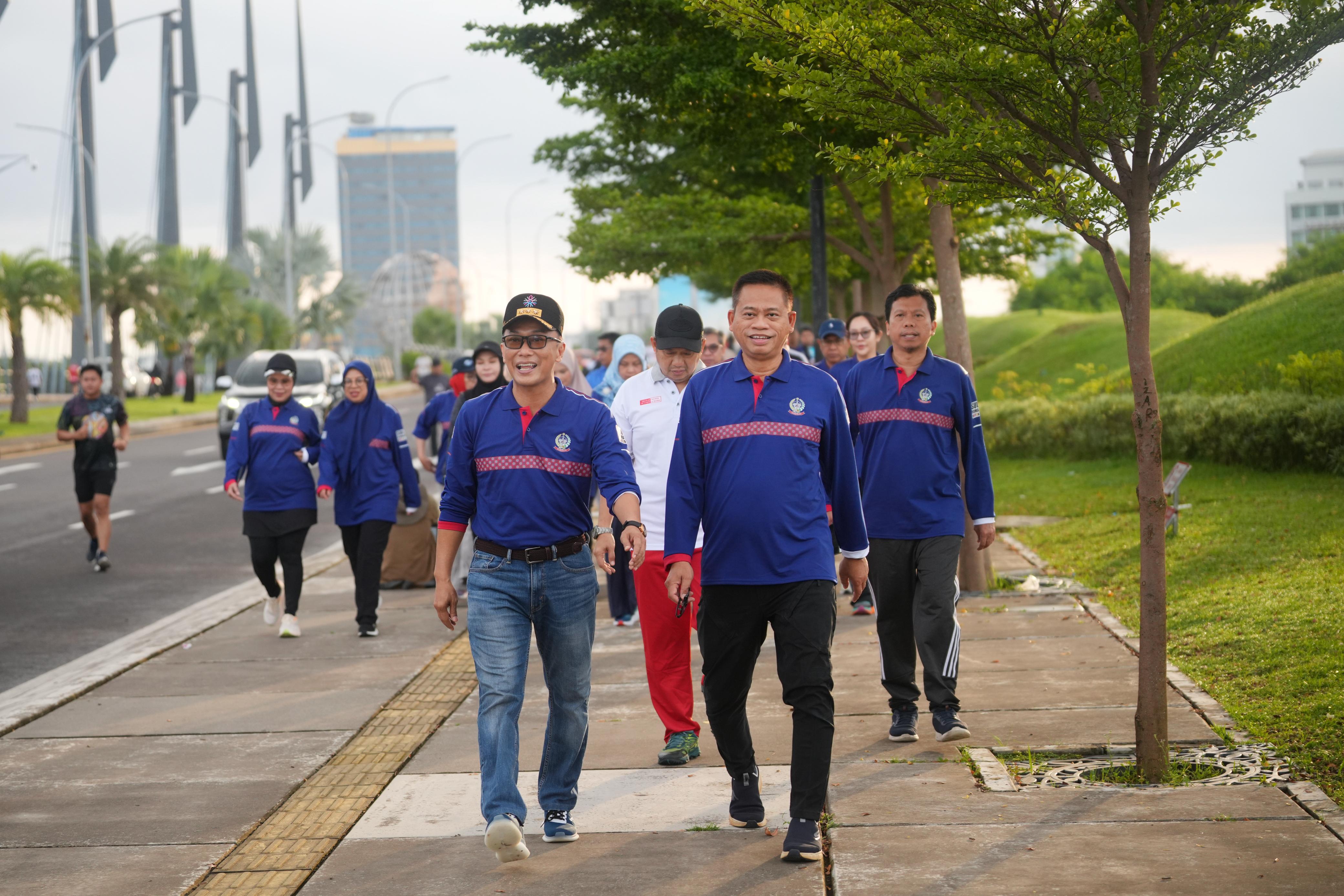 Rajut Silaturahmi dan Kolaborasi, Ribuan ASN Jalan Sehat Bersama Pj Gubernur Sulsel dan Kepala BKN RI