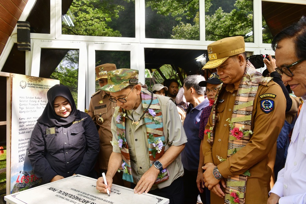 Prof Fadjry Dampingi Menteri Kebudayaan Resmikan Leang Leang Archaeological Park, Fadli Zon: Destinasi Kelas Dunia