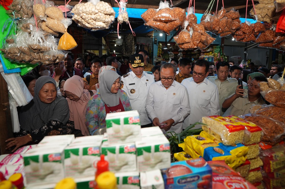 Dua Menteri Tinjau Harga Kebutuhan Pokok di Makassar Bersama Pj Gubernur Prof Fadjry Djufry, Temukan Harga Lebih Murah dari Provinsi Lain