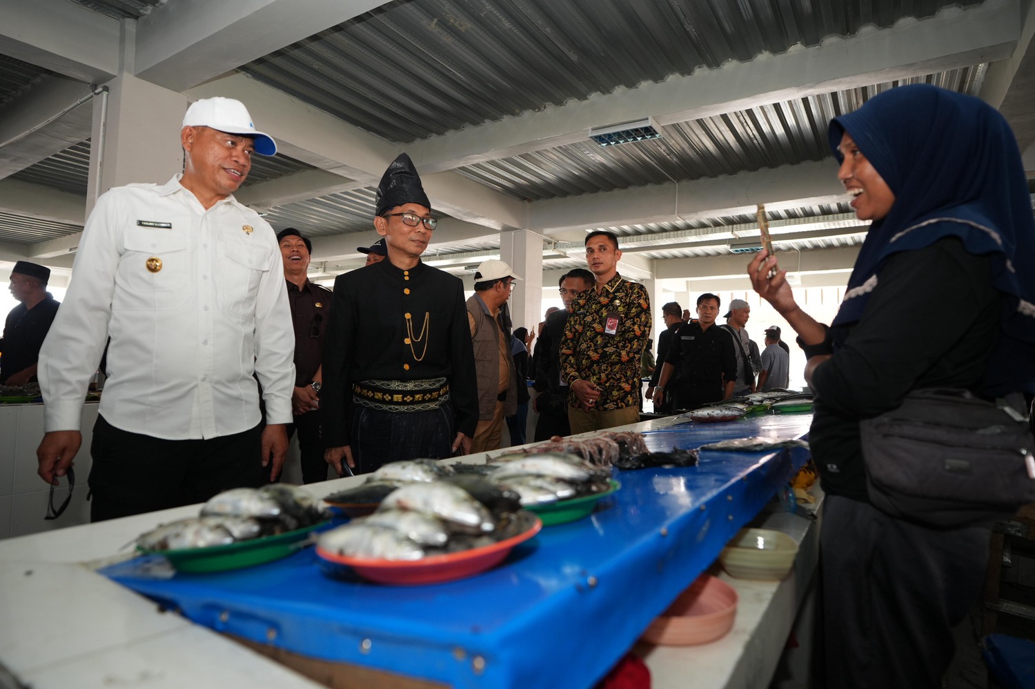 Pj Gubernur Prof Fadjry Djufry Tinjau Pasar Sentral Bulukumba, Revitalisasi Dorong Pertumbuhan Ekonomi Daerah