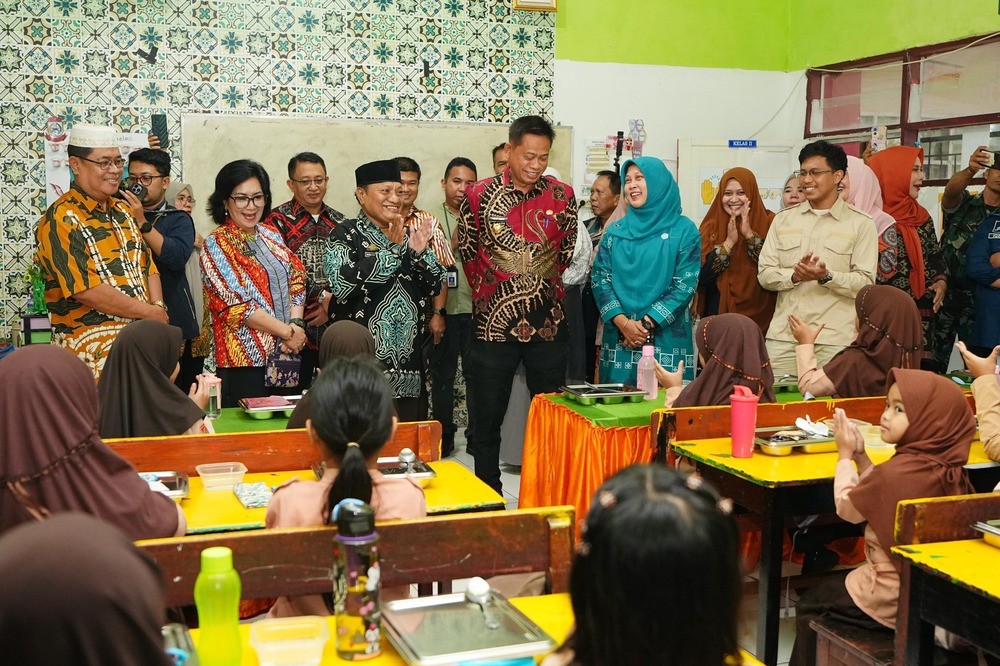 Pj Gubernur Sulsel Prof Fadjry Djufry Kembali Tinjau Pelaksanaan MBG di Kota Makassar