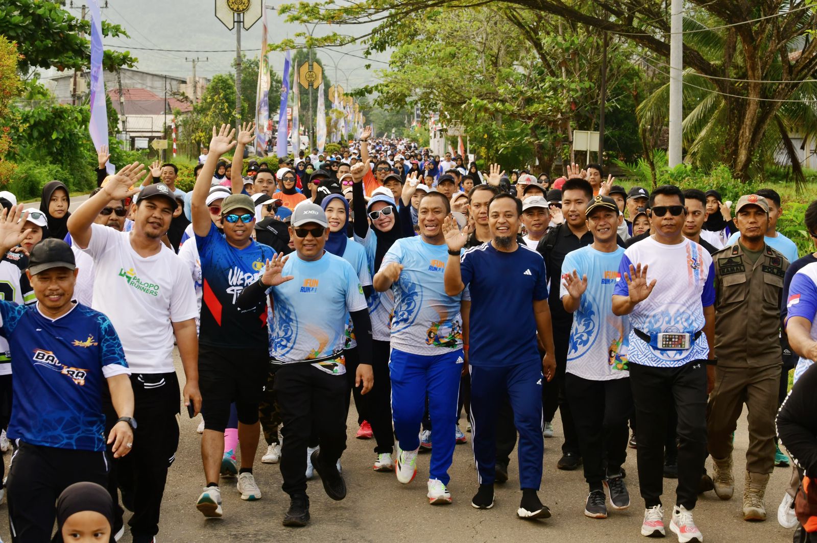 Gubernur Andi Sudirman Sulaiman Lepas Puluhan Ribu Peserta Fun Run Luwu Timur 2025 dan Anti Mager Sulsel