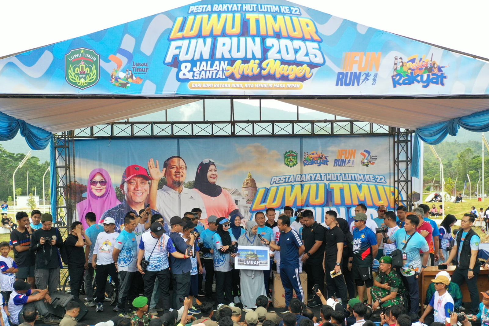 Tangis Nurlina dan Senyum Para Pelajar, Gubernur Sulsel Beri Umrah & Beasiswa di Fun  Run Lutim 2025 dan Anti Mager Sulsel