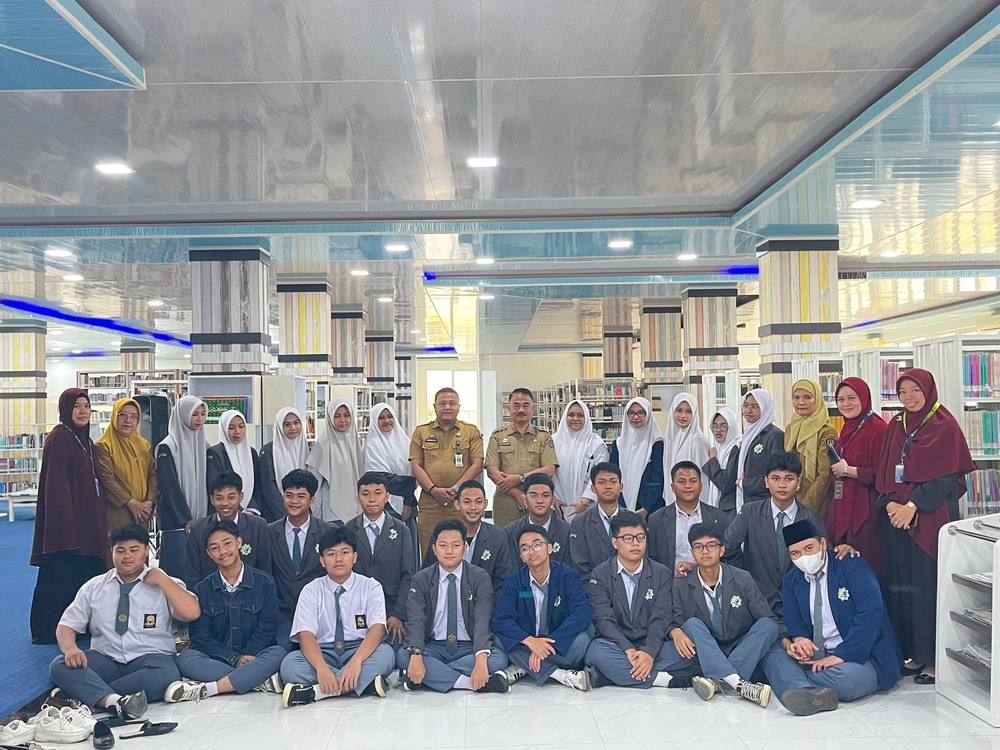 Dinas Perpustakaan dan Kearsipan Sulsel Kenalkan Profesi Pustakawan Lewat Kunjungan Edukatif SMAIT Al Fatih