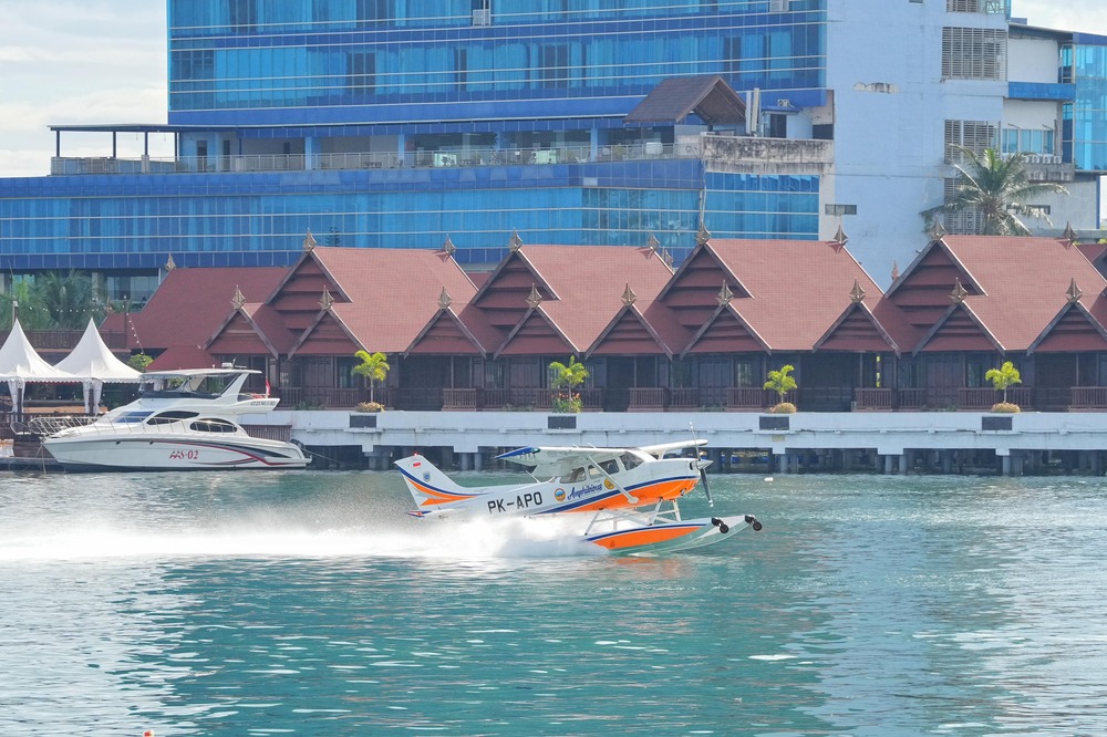 Kepala Daerah Sulsel Sambut Seaplane sebagai Solusi Kesehatan, Bantuan Sosial, dan Akses Wisata