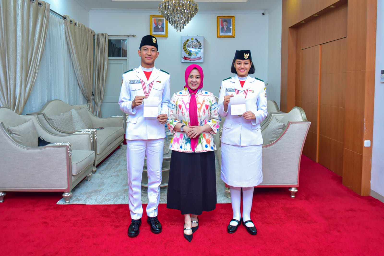 Aliah dan Nadhif, Paskibraka Nasional Asal Sulsel, Terima Tabungan Pendidikan dari Wagub Fatmawati