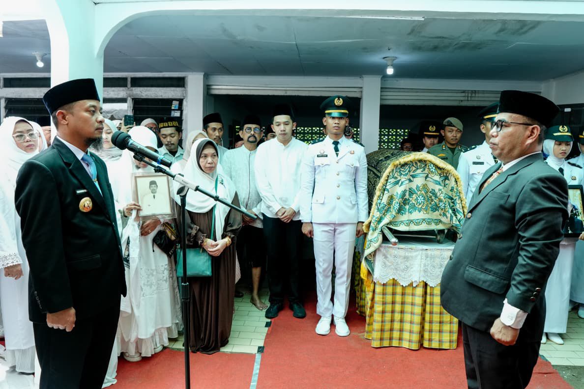 Gubernur Sulsel Lepas Jenazah Mantan Sekprov Mappatoeroeng Parawansa